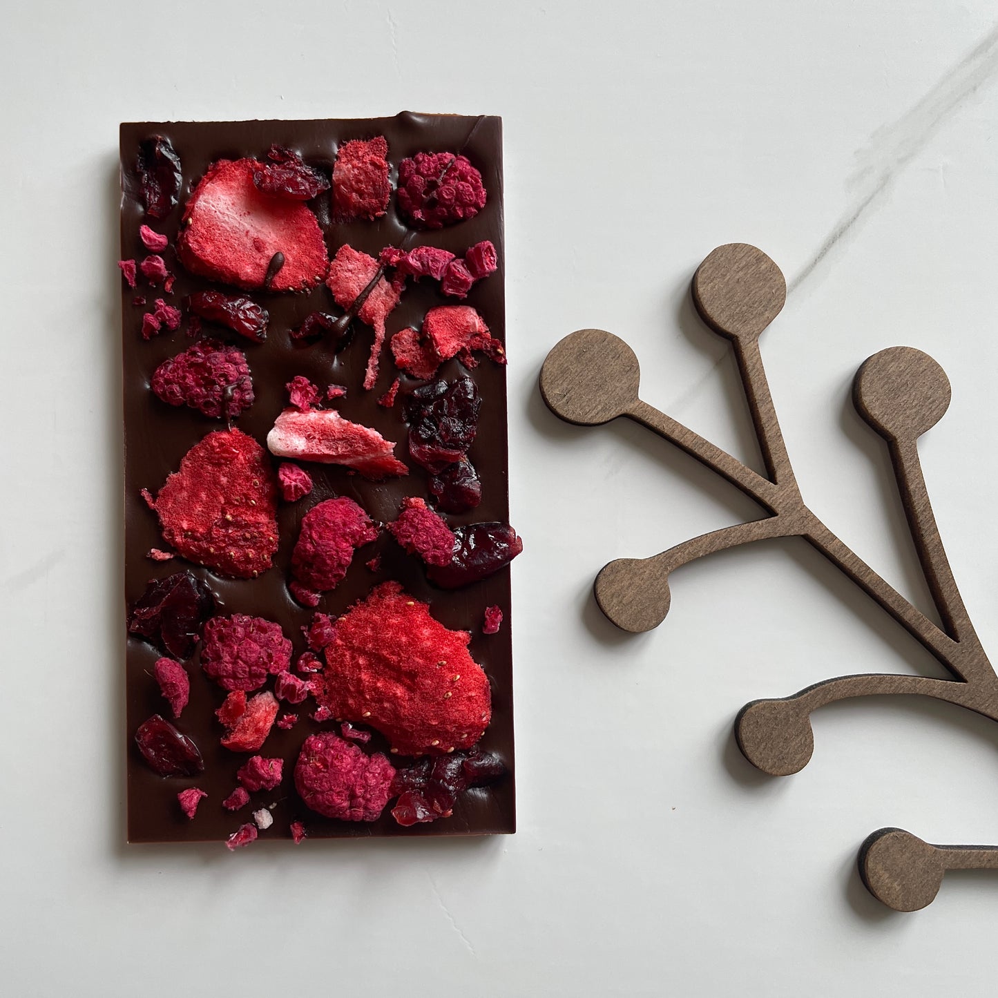 MIXED RED BERRIES CHOCOLATE BAR