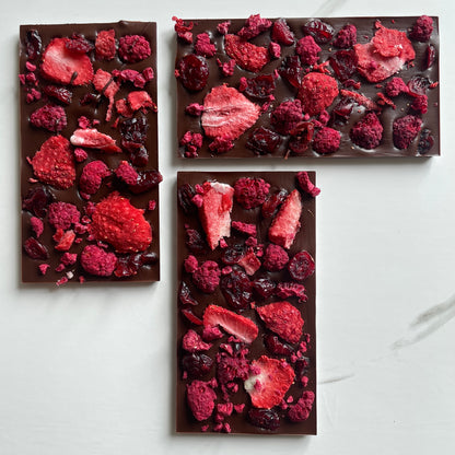 MIXED RED BERRIES CHOCOLATE BAR