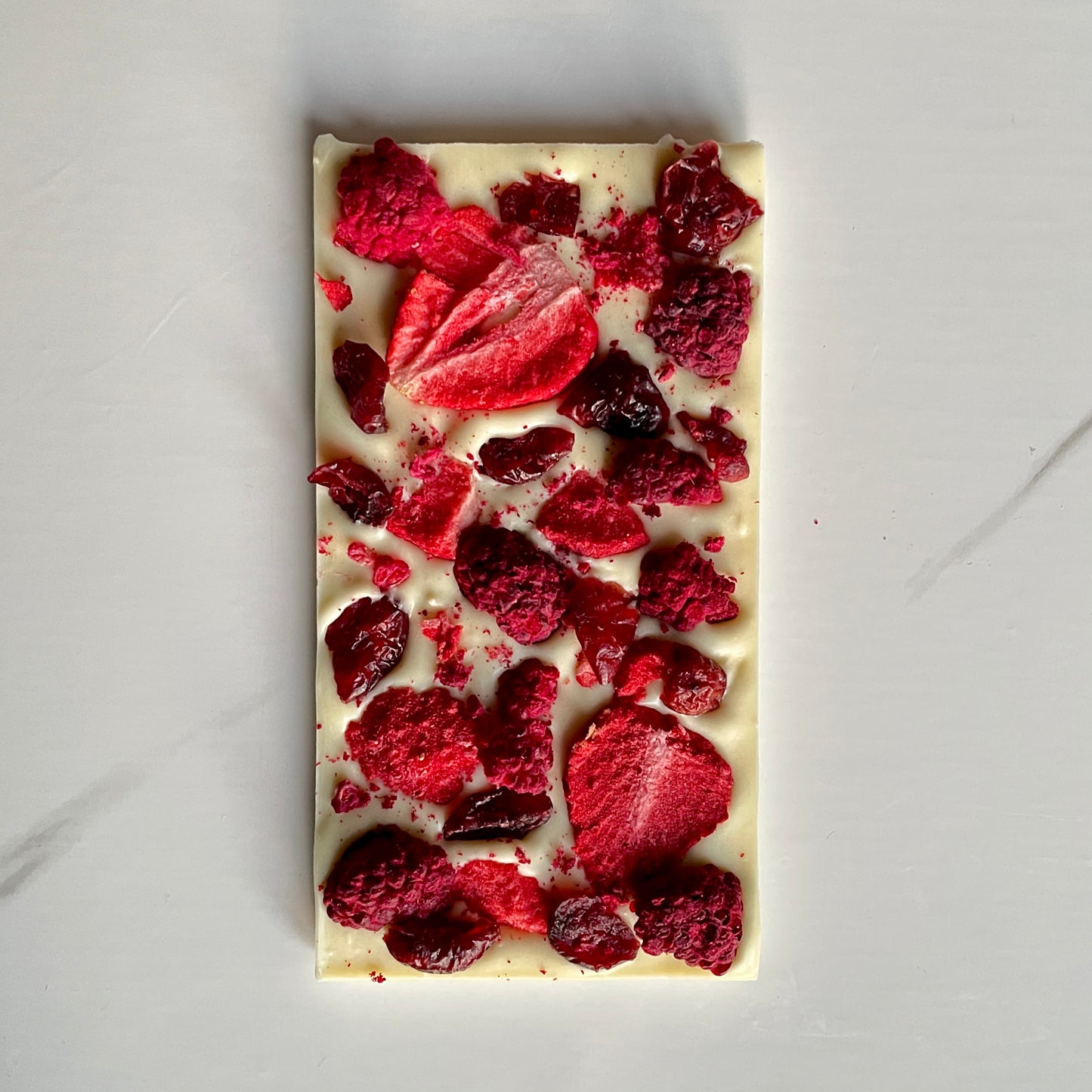 MIXED RED BERRIES CHOCOLATE BAR