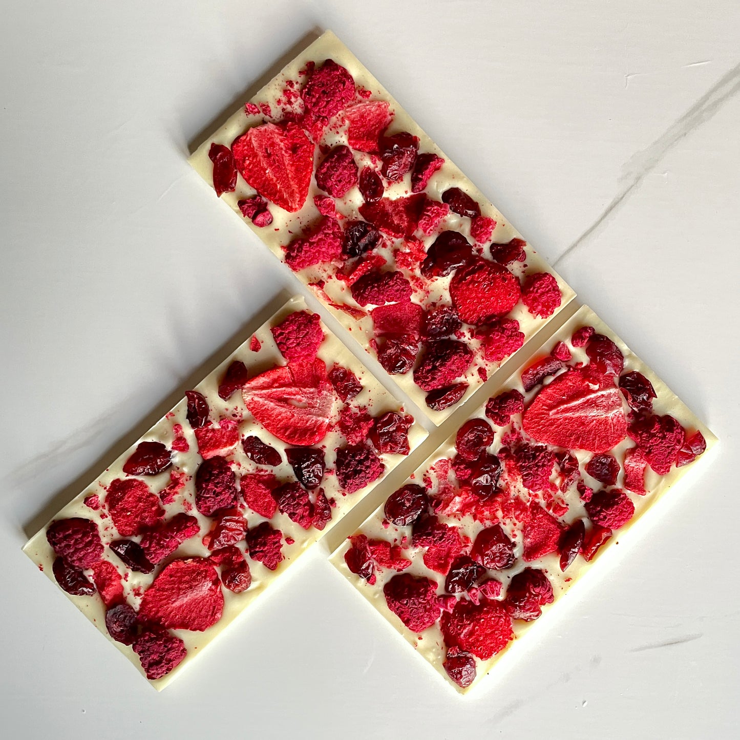 MIXED RED BERRIES CHOCOLATE BAR